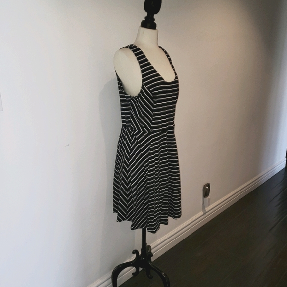 Dress - Picture 2 of 8